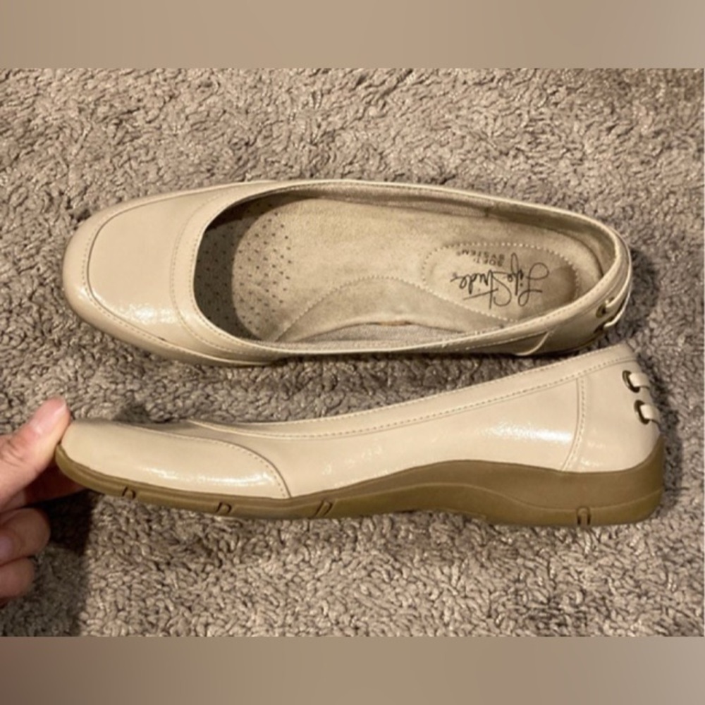 Life Stride Soft System Wonens Flats Size 6.5